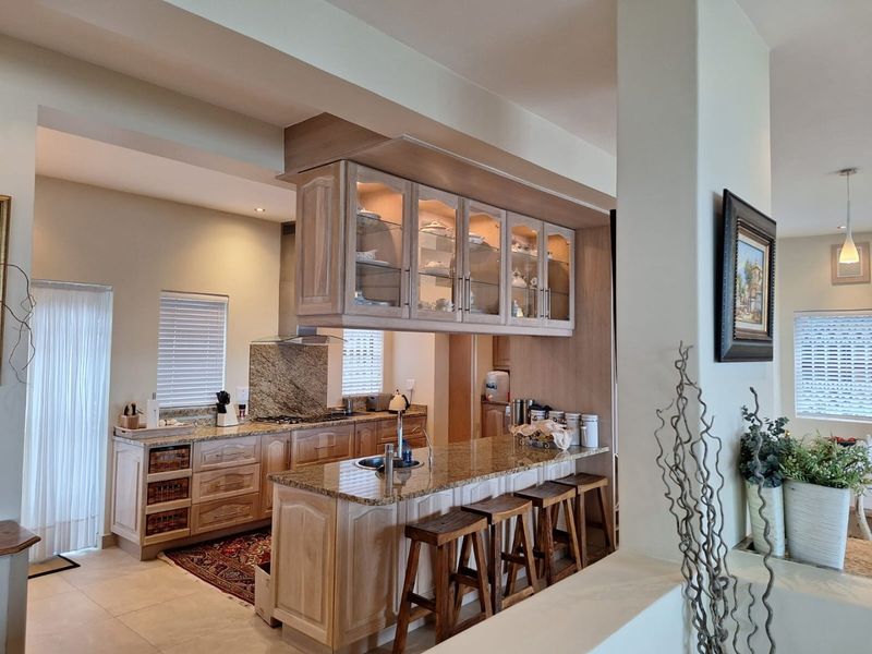 Unrivalled Elegance with Panoramic Views at The Heads, Knysna - Photo 9