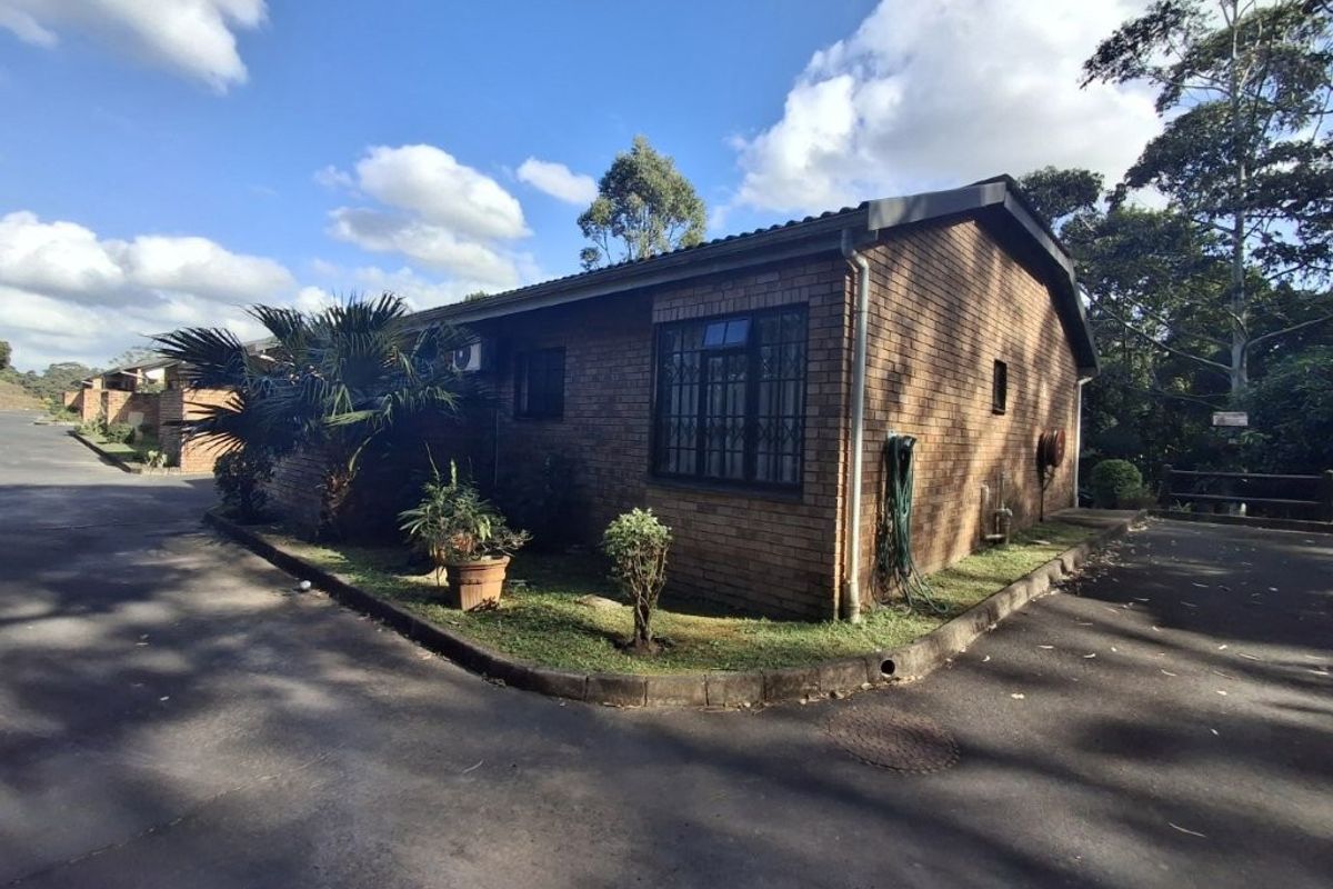 Make An Offer On This Well-located Townhouse. .  - Photo 3