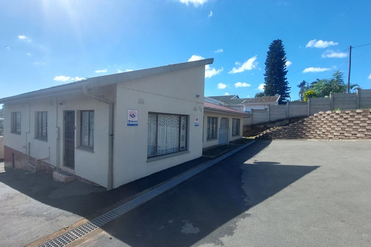 Stand alone house for rent in Umhlatuza  - Photo 3