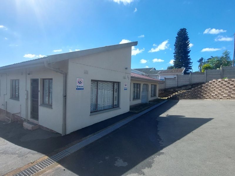 Stand alone house for rent in Umhlatuza  - Photo 3