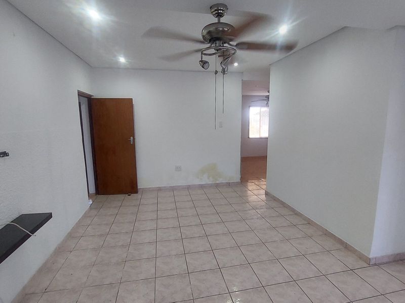 Stand alone house for rent in Umhlatuza  - Photo 10