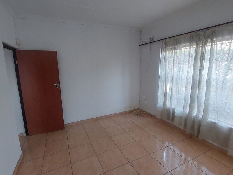 Stand alone house for rent in Umhlatuza  - Photo 8