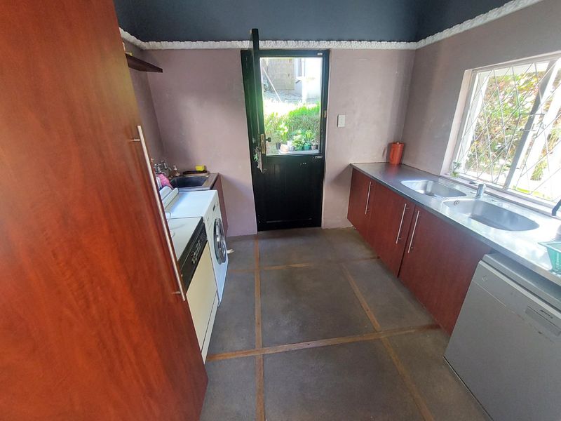 Home Split into two sectional titles and one for sale in Essenwood - Photo 9