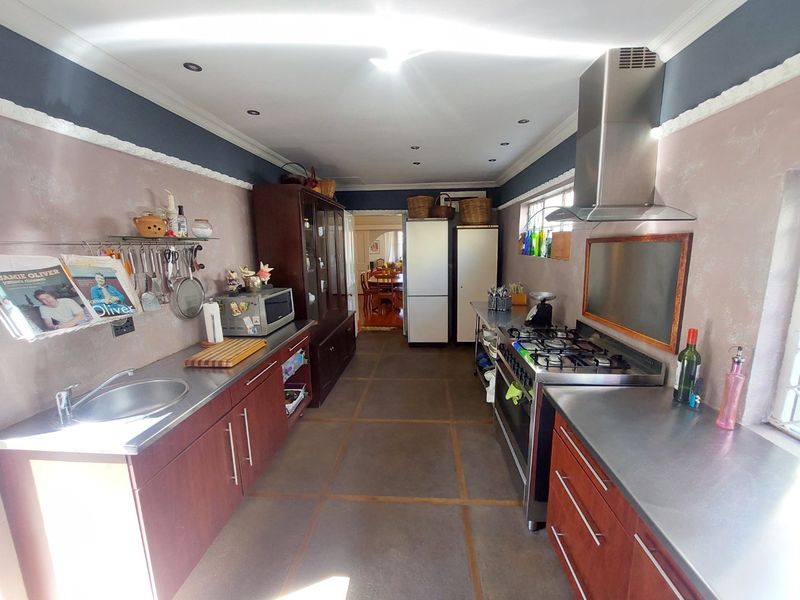 Home Split into two sectional titles and one for sale in Essenwood - Photo 8