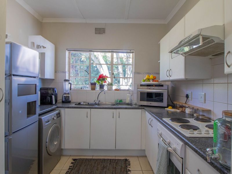 CHARMING PET FRIENDLY APARTMENT WITH PRIVATE GARDEN - Photo 5