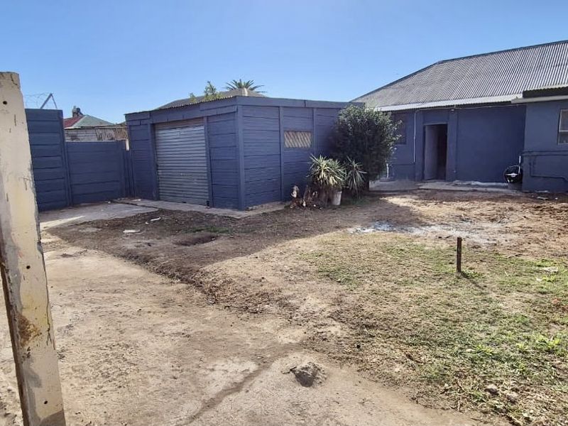 Immaculate new renovation. Just move in - Photo 5