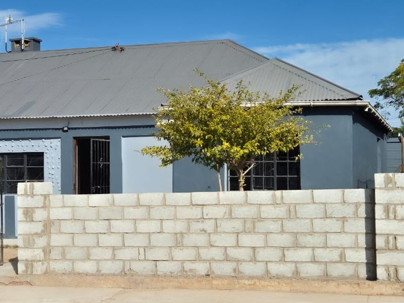 Immaculate new renovation. Just move in - Photo 2