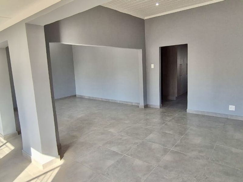 Immaculate new renovation. Just move in - Photo 7