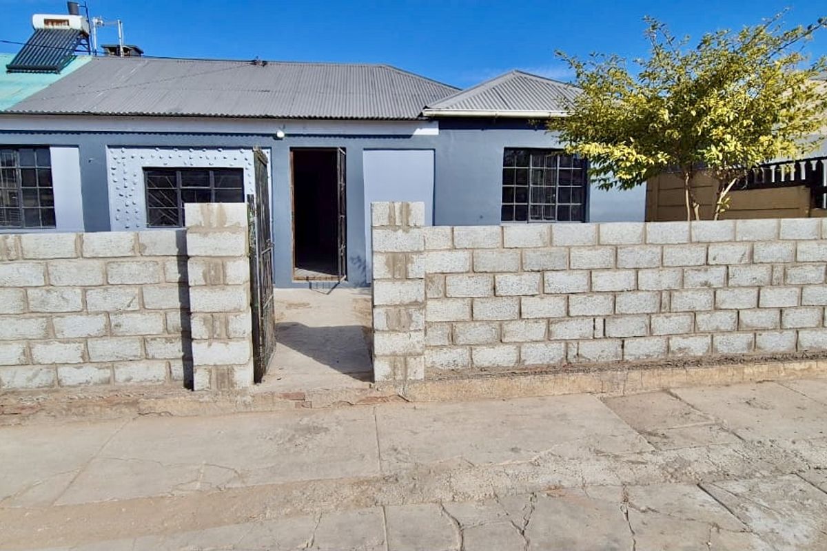 Immaculate new renovation. Just move in - Photo 3