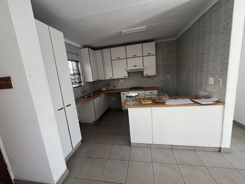 Situated in the well-managed Victoria Square complex, corner of Baker and Harris Road, Eden Glen! - Photo 4