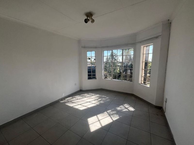 Situated in the well-managed Victoria Square complex, corner of Baker and Harris Road, Eden Glen! - Photo 6