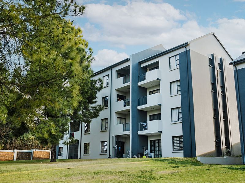 2 Bedroom Apartment For Sale in Glen Austin , Midrand - Photo 9