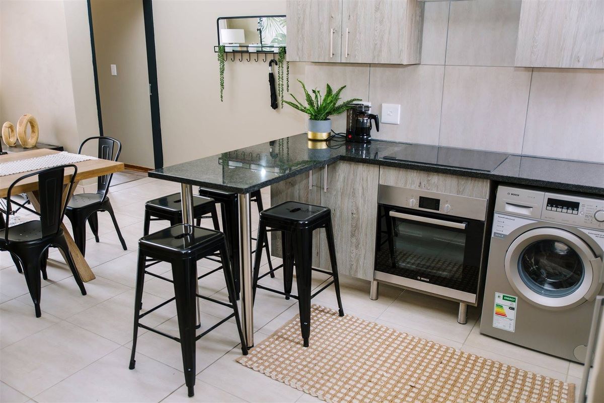 2 Bedroom Apartment For Sale in Glen Austin , Midrand - Photo 3