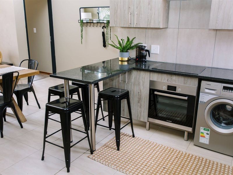 2 Bedroom Apartment For Sale in Glen Austin , Midrand - Photo 3