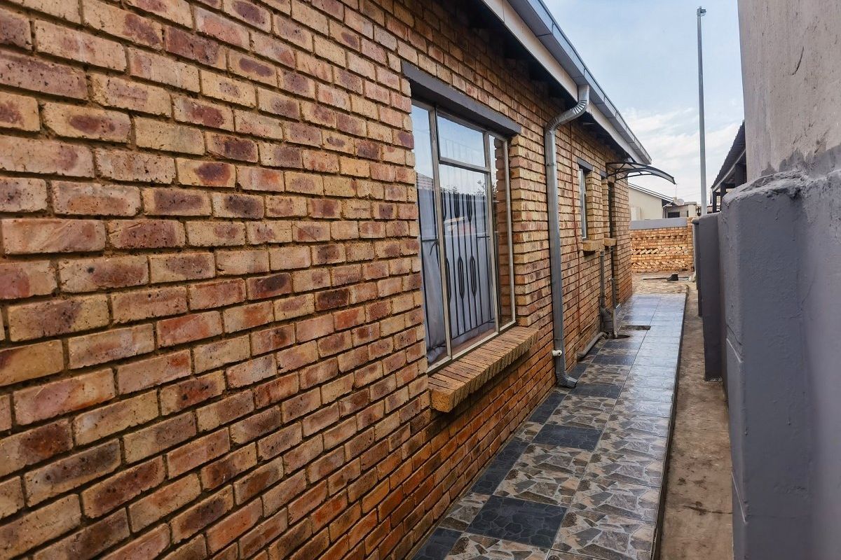 3 Bedroom house for Sale  in Daveyton  - Photo 3