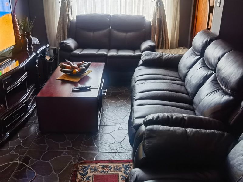 3 Bedroom house for Sale  in Daveyton  - Photo 5