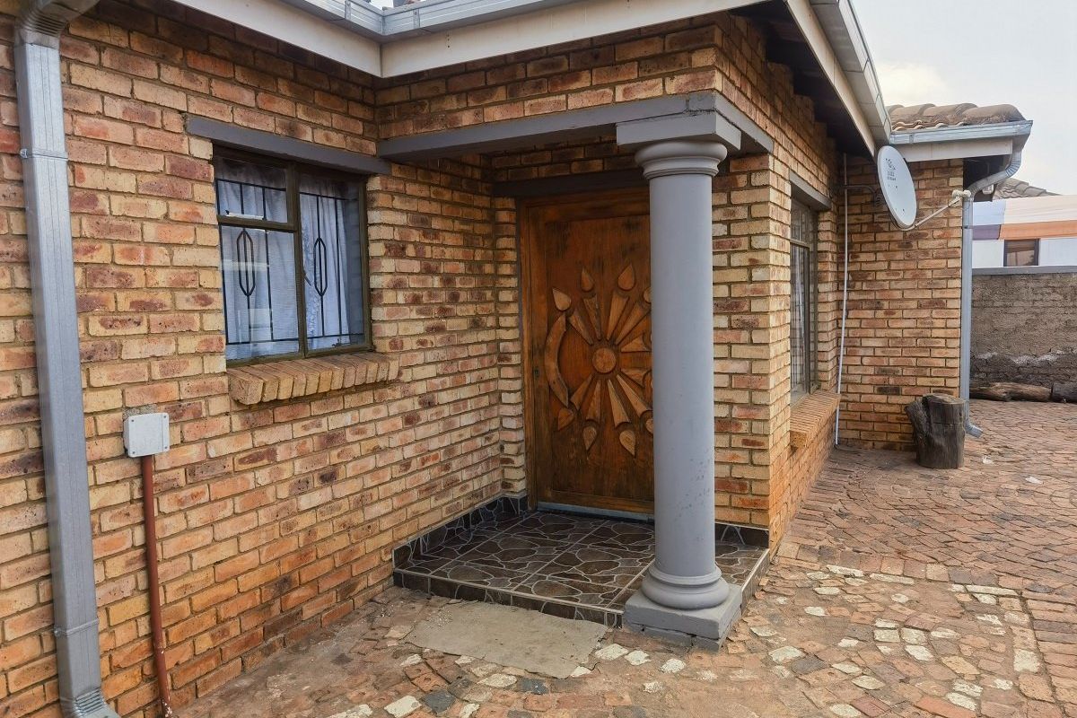 3 Bedroom house for Sale  in Daveyton  - Photo 4