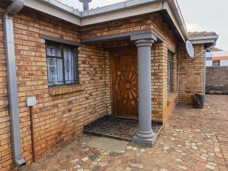 3 Bedroom house for Sale  in Daveyton  - Photo 4