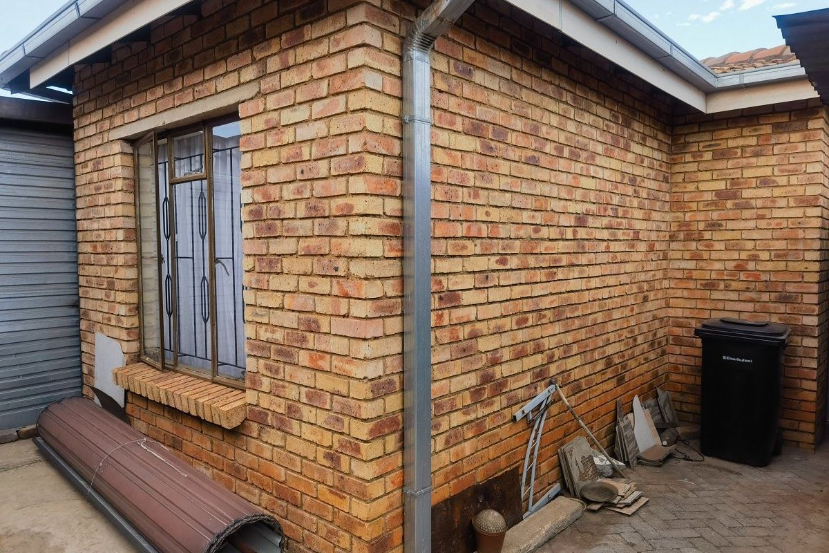 3 Bedroom house for Sale  in Daveyton  - Photo 2
