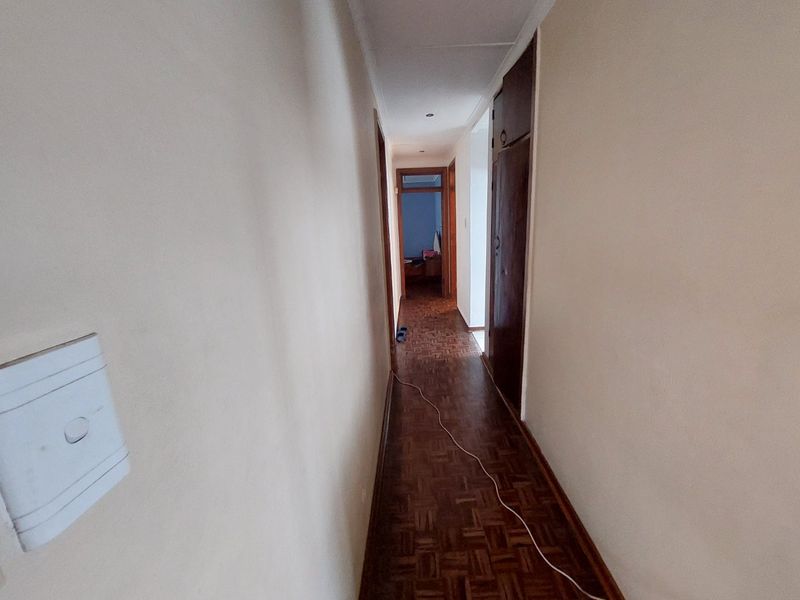 Beautiful home with stunning views for sale in Silverglen. - Photo 10