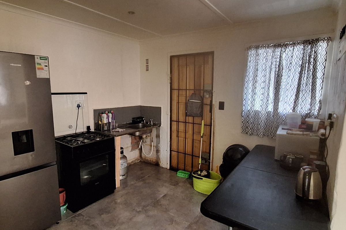 3 bedroom home - Photo 3