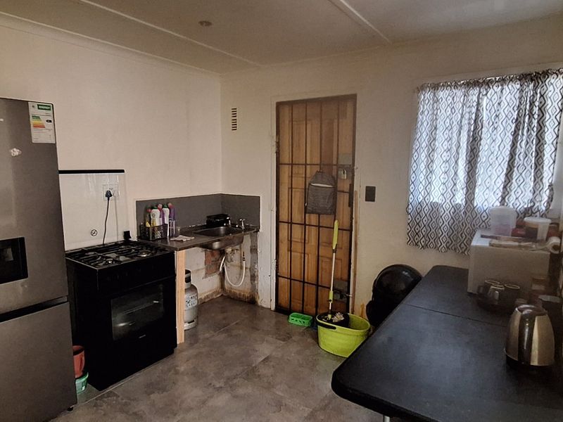 3 bedroom home - Photo 3