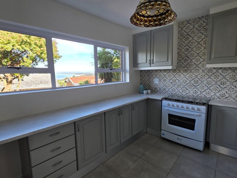 Large Freestanding House... Large Garden... Sea Views !!! - Photo 8