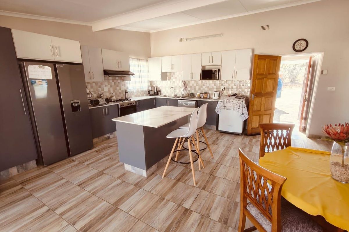 Newly Renovated Cluster Home on the Vaal Dam - Photo 4