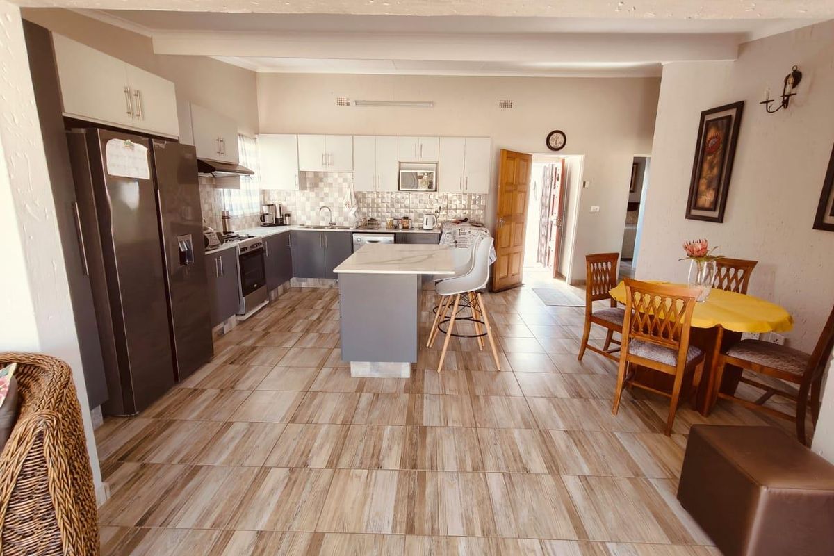 Newly Renovated Cluster Home on the Vaal Dam - Photo 3