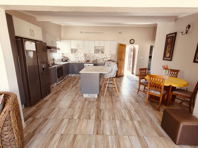 Newly Renovated Cluster Home on the Vaal Dam - Photo 3