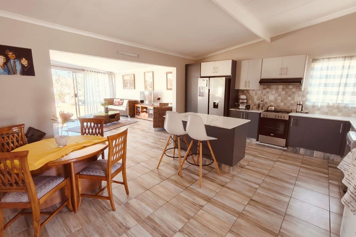 Newly Renovated Cluster Home on the Vaal Dam - Photo 5