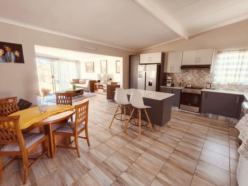 Newly Renovated Cluster Home on the Vaal Dam - Photo 5