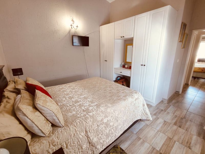 Newly Renovated Cluster Home on the Vaal Dam - Photo 10