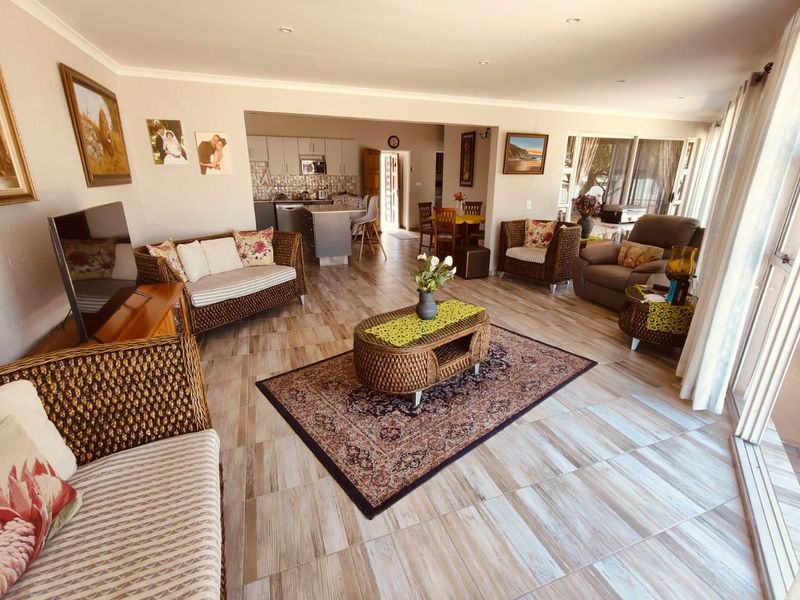 Newly Renovated Cluster Home on the Vaal Dam - Photo 8
