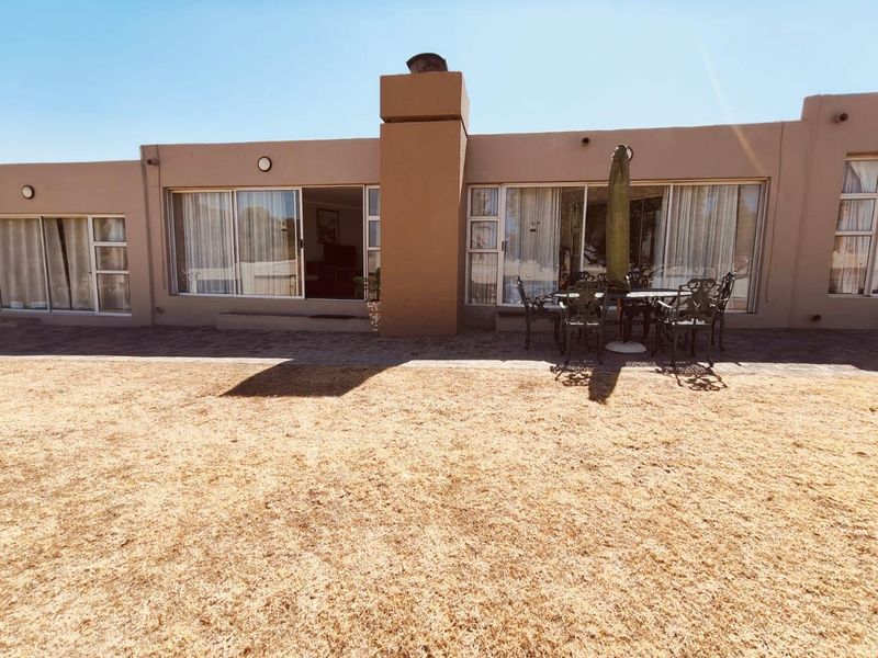 Newly Renovated Cluster Home on the Vaal Dam - Photo 1