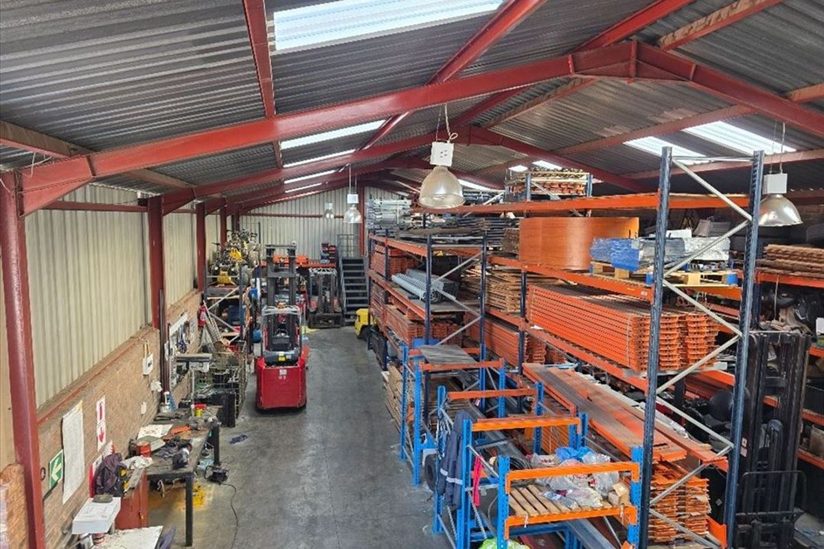 Double-Storey Industrial Property in Prime Dunswart Location - Photo 2