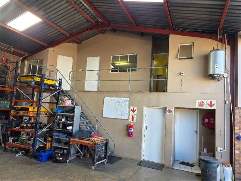 Double-Storey Industrial Property in Prime Dunswart Location - Photo 3