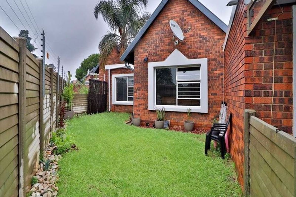 Neat Two-Bedroom Home with Pool and Carport - Photo 3