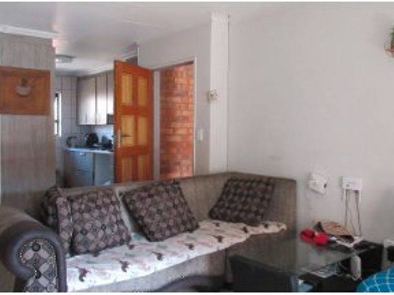 Hurry!!! Spacious 2-Bedroom Sectional Title in Florida Lake - Photo 4