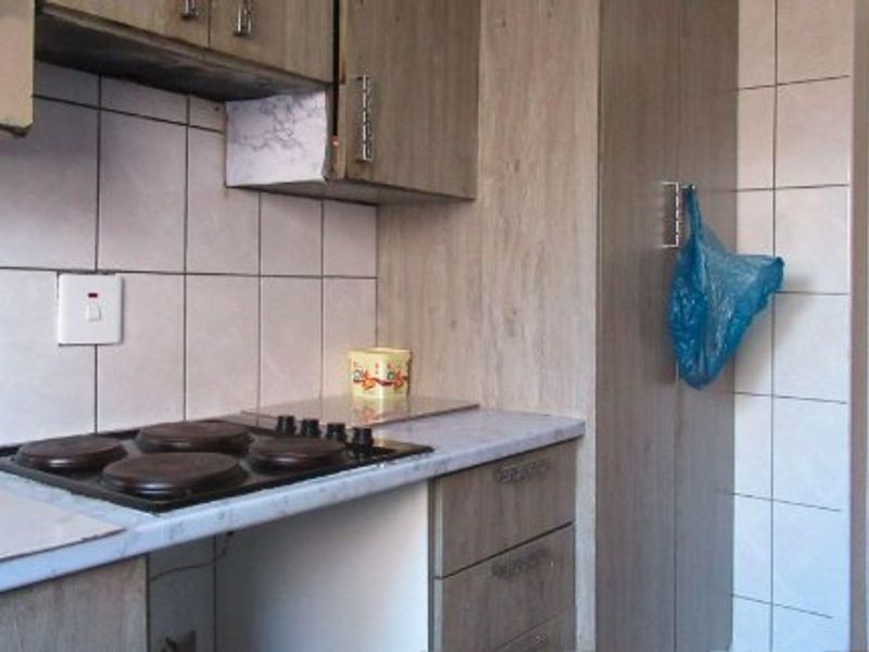 Hurry!!! Spacious 2-Bedroom Sectional Title in Florida Lake - Photo 8