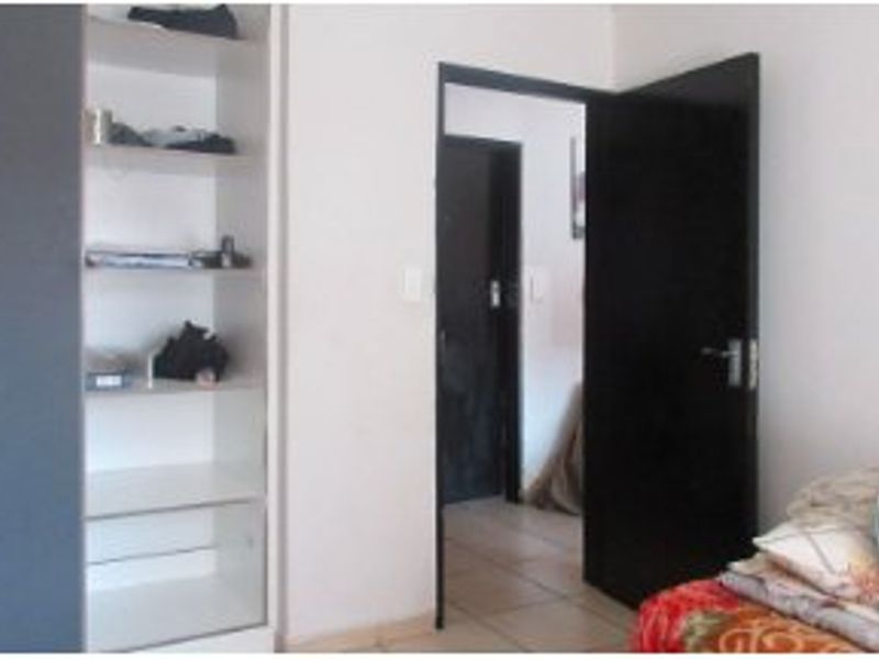 Hurry!!! Spacious 2-Bedroom Sectional Title in Florida Lake - Photo 7