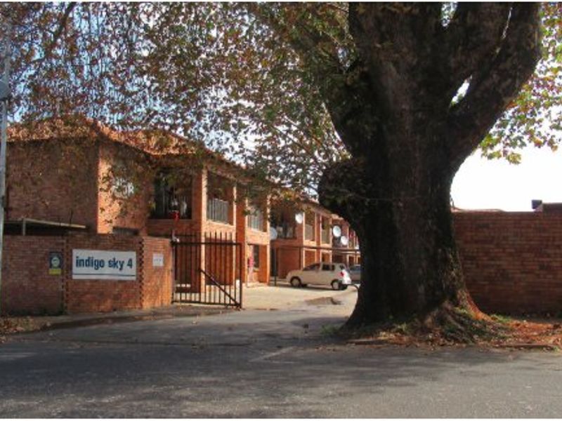 Hurry!!! Spacious 2-Bedroom Sectional Title in Florida Lake - Photo 2