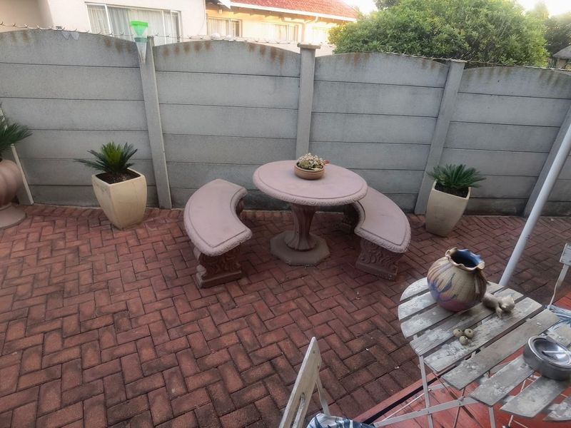 4 Bedroom house for Sale  in Crystal Park  - Photo 7