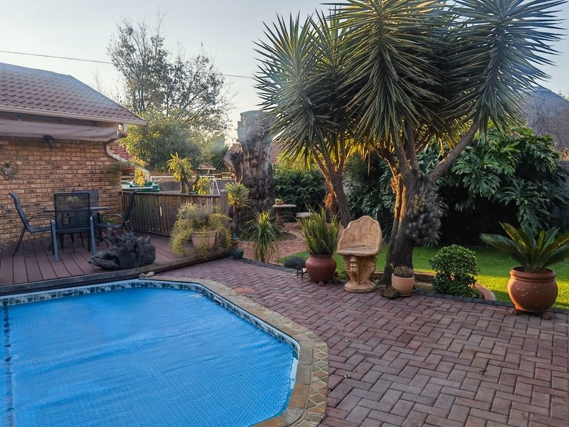 4 Bedroom house for Sale  in Crystal Park  - Photo 6