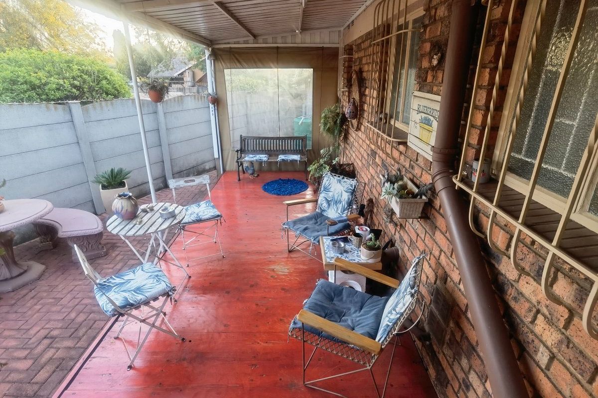 4 Bedroom house for Sale  in Crystal Park  - Photo 5