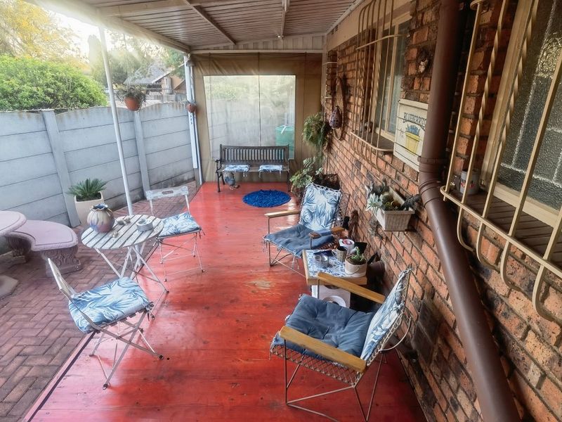 4 Bedroom house for Sale  in Crystal Park  - Photo 5