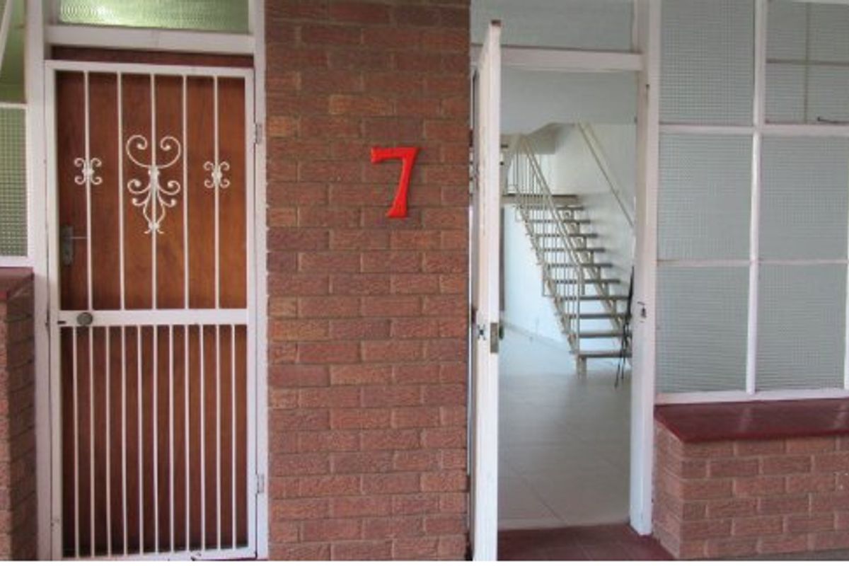 Value For Money - Charming Loft Apartment with Scenic Views! - Photo 2