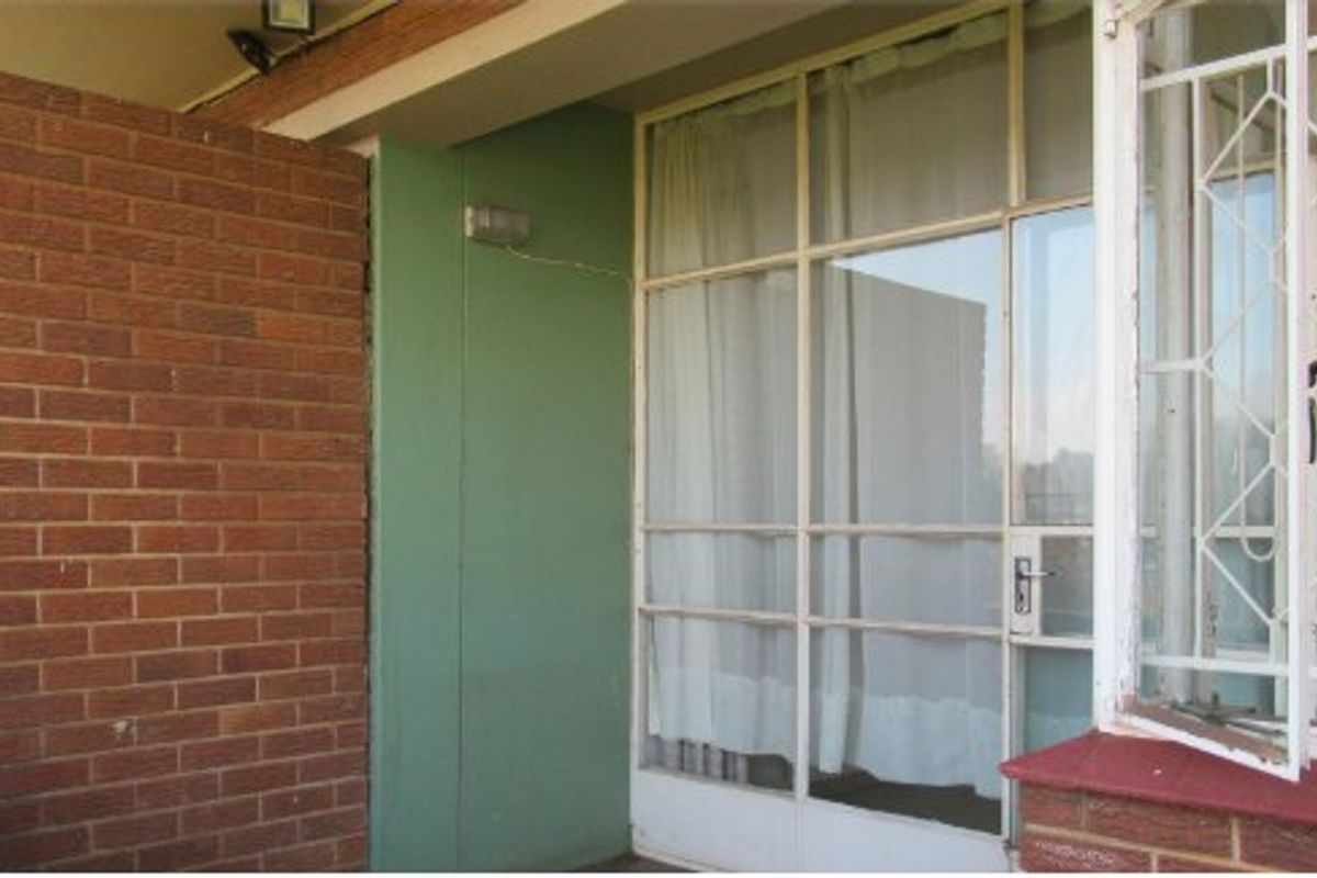 Value For Money - Charming Loft Apartment with Scenic Views! - Photo 3