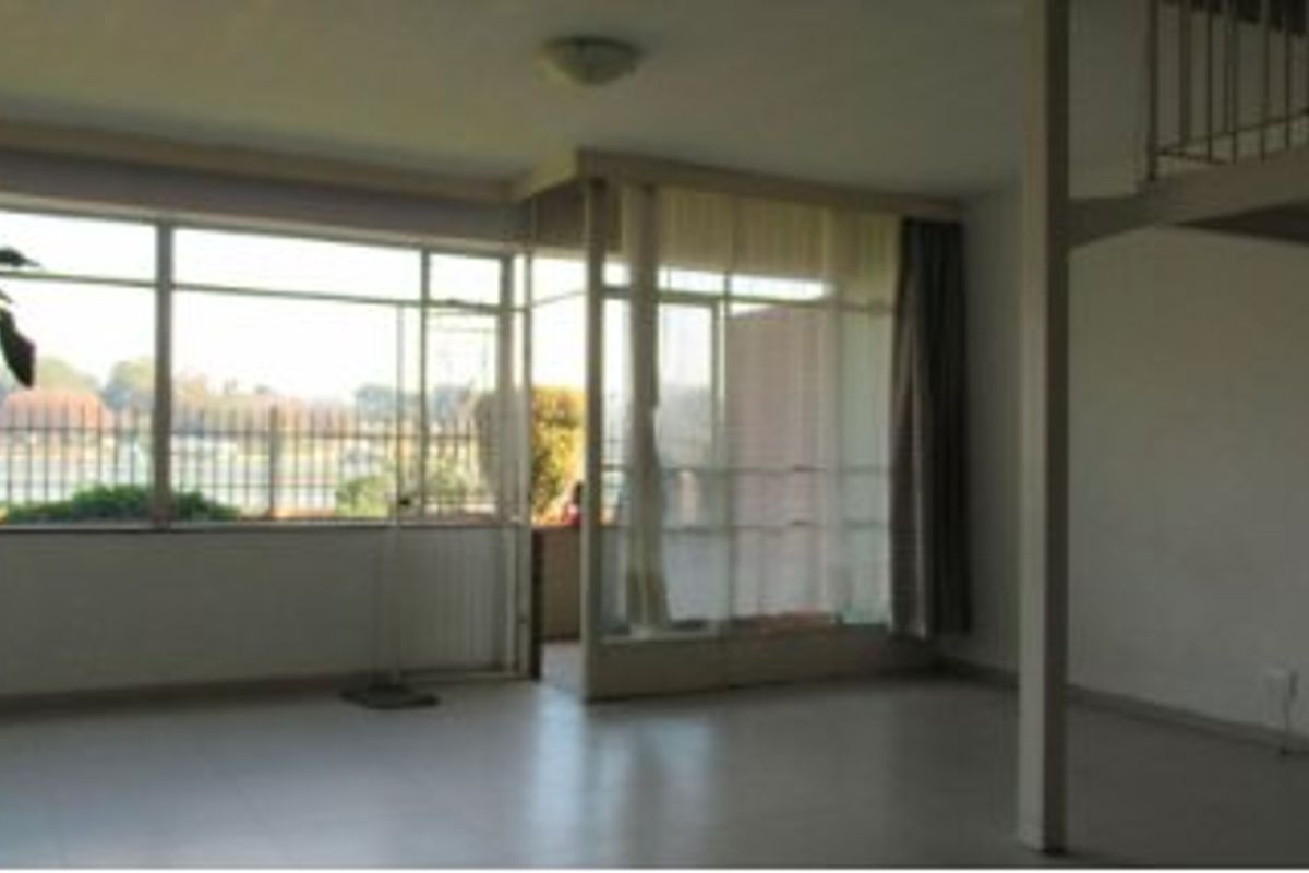 Value For Money - Charming Loft Apartment with Scenic Views! - Photo 4