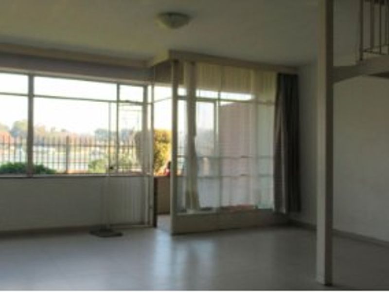 Value For Money - Charming Loft Apartment with Scenic Views! - Photo 4
